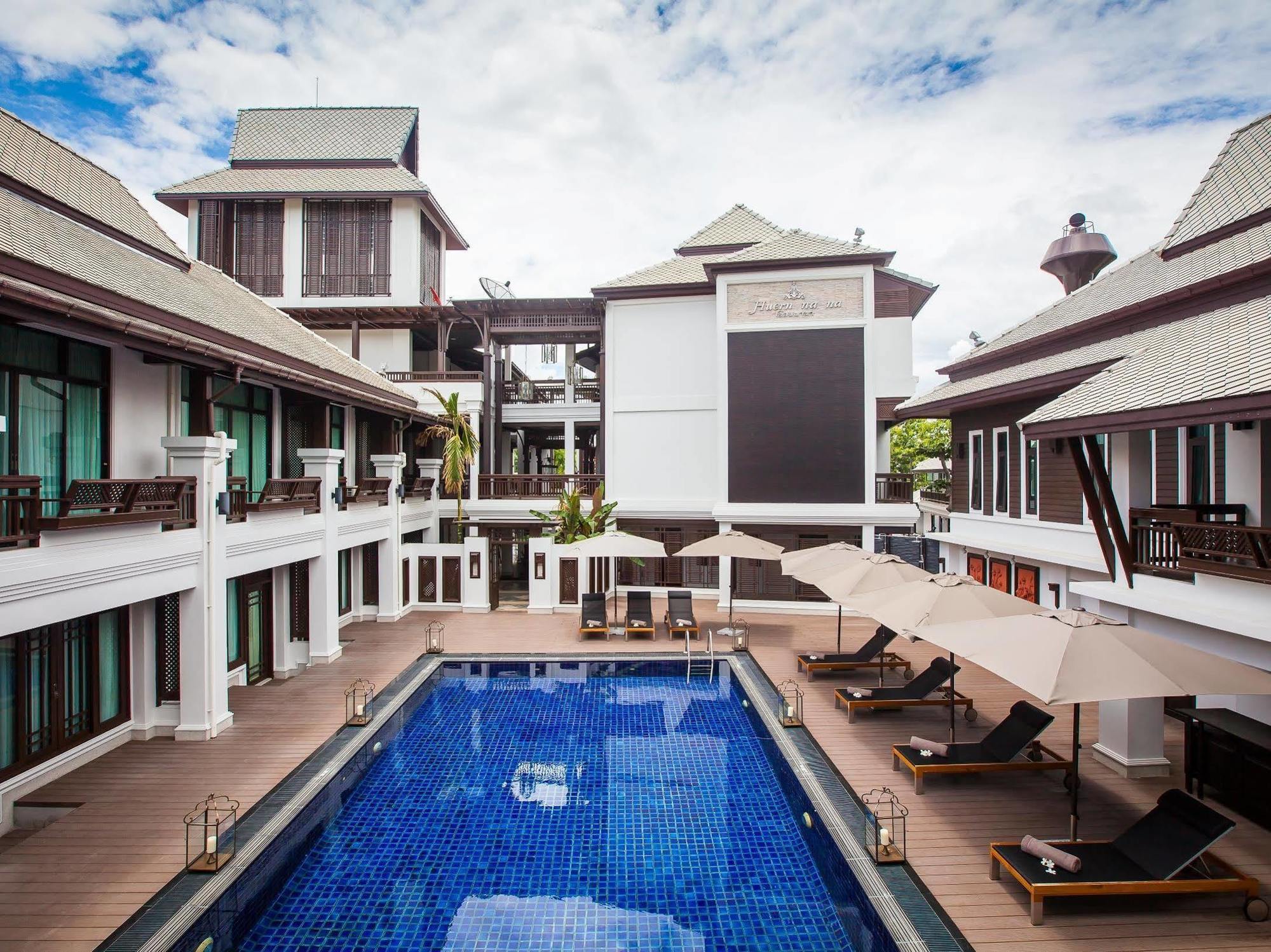 Huernnana Boutique Hotel Phrae Exterior photo